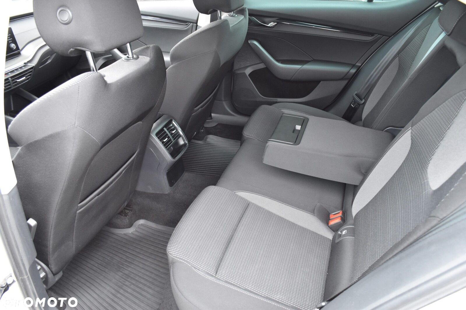 Skoda Octavia 1.5 TSI ACT Ambition DSG - 27
