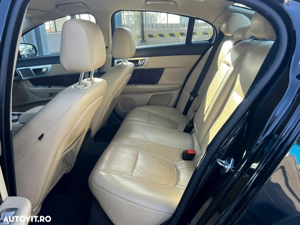 Jaguar XF 2.2D Luxury - 11