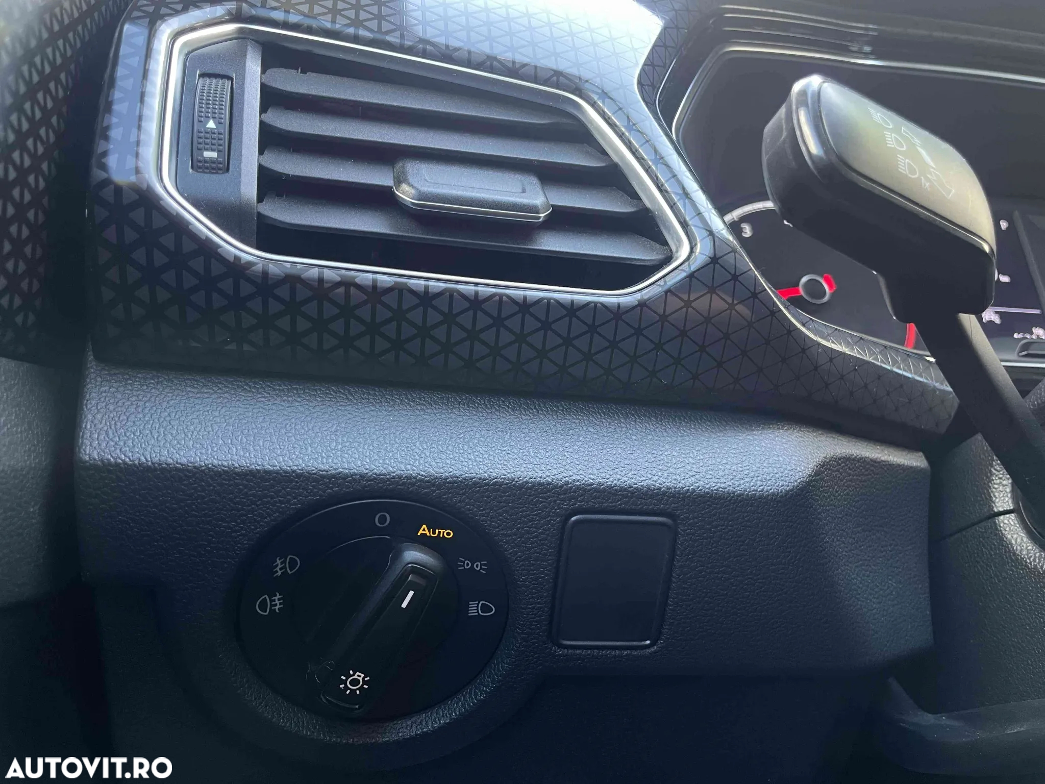 Volkswagen T-Cross - 10