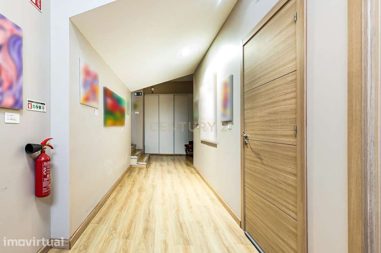 Oportunidade Única de Investimento: Espaço de 300m² no Jamor (Yield 9% - Grande imagem: 2/19