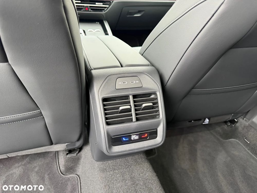 Volkswagen Passat Variant 2.0 TDI SCR 4Mot Elegance DSG - 24