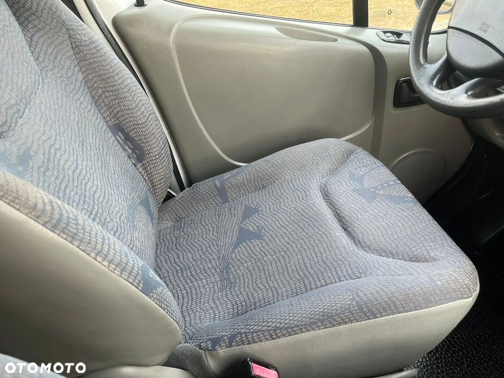 Renault TRAFIC LONG CHŁODNIA PLUS ZASILANIE STACJONRANE SPRAWNA 100% - 17