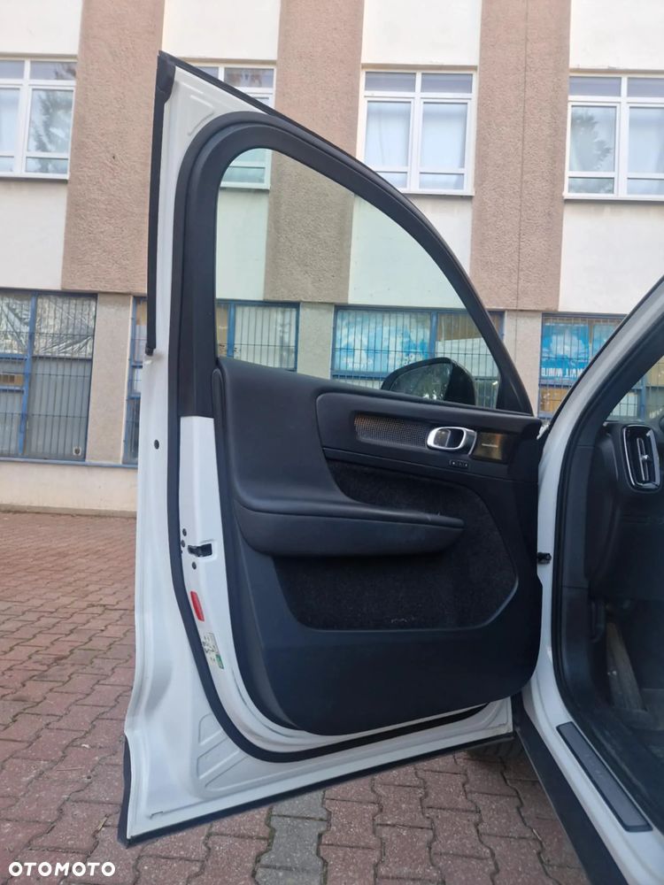 Volvo XC 40 D4 AWD R-Design - 12