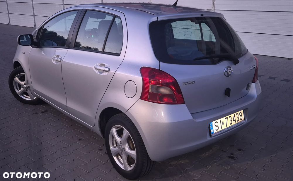 Toyota Yaris 1.3 VVT-i Executive - 4