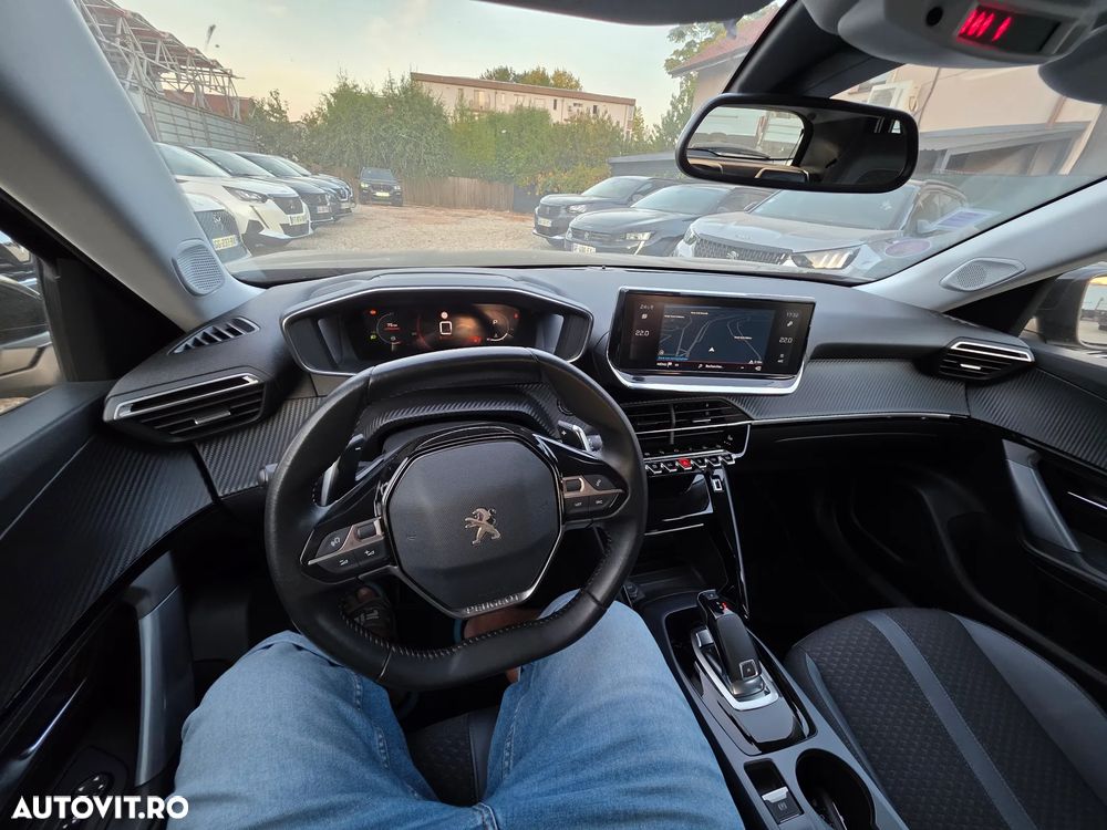 Peugeot 2008 PureTech 130 EAT8 GT - 26