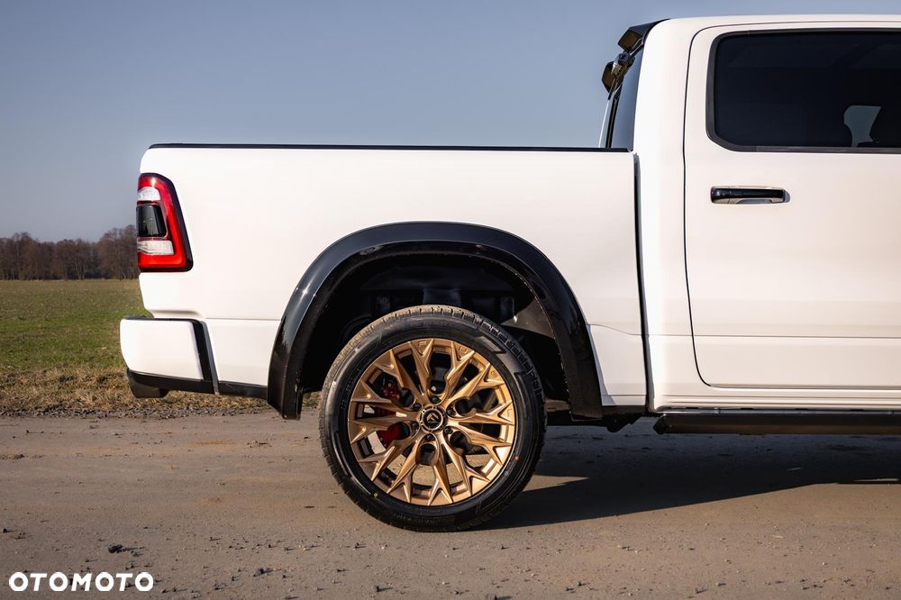 RAM 1500 Crew Cab Shortbed Bighorn - 36