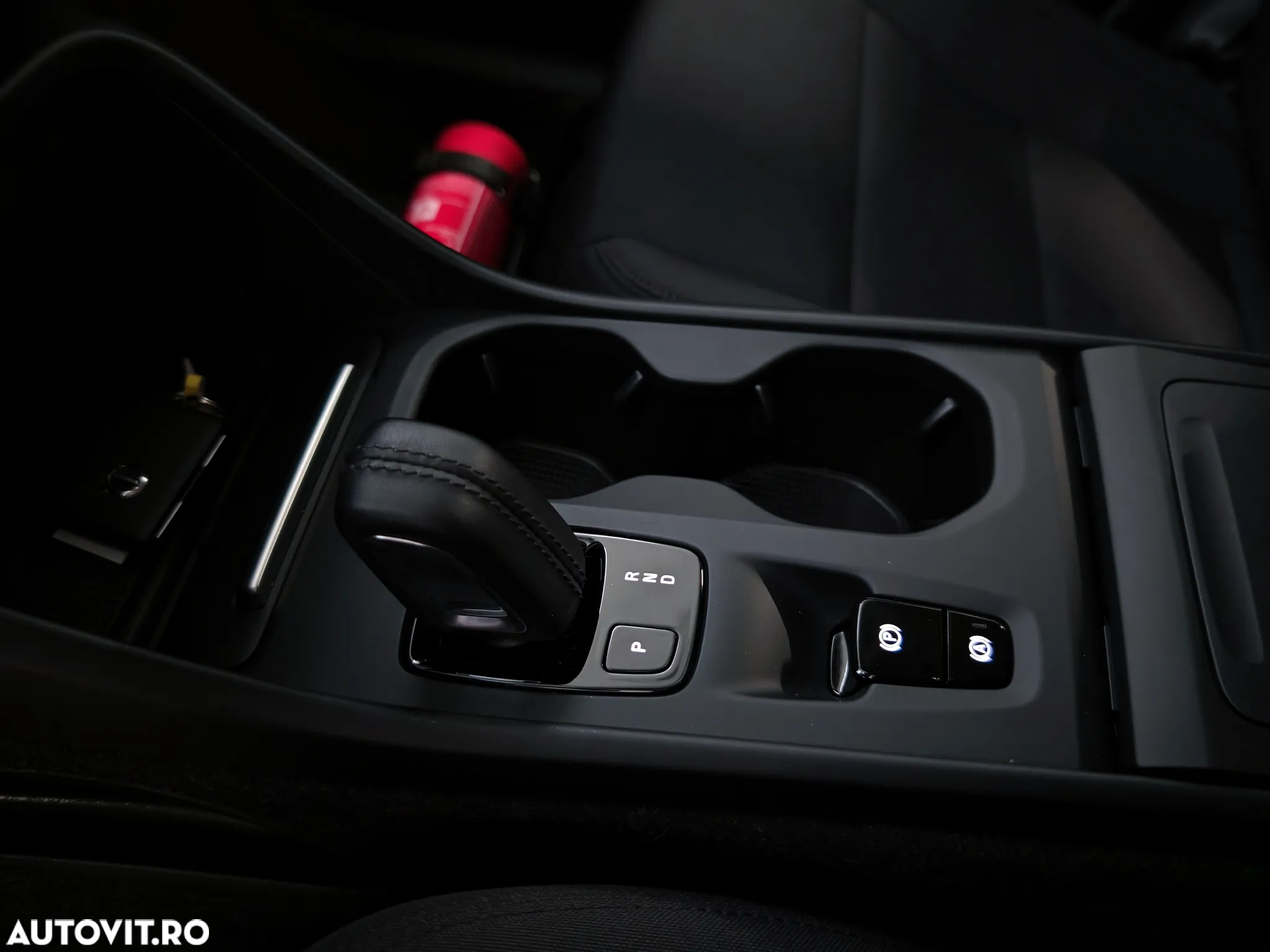 Volvo XC 40 T3 Geartronic Momentum Pro - 26