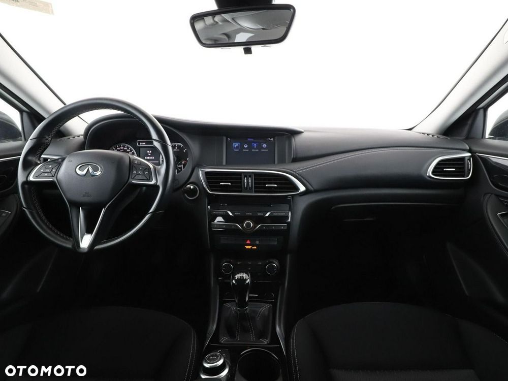 Infiniti Q30 - 16