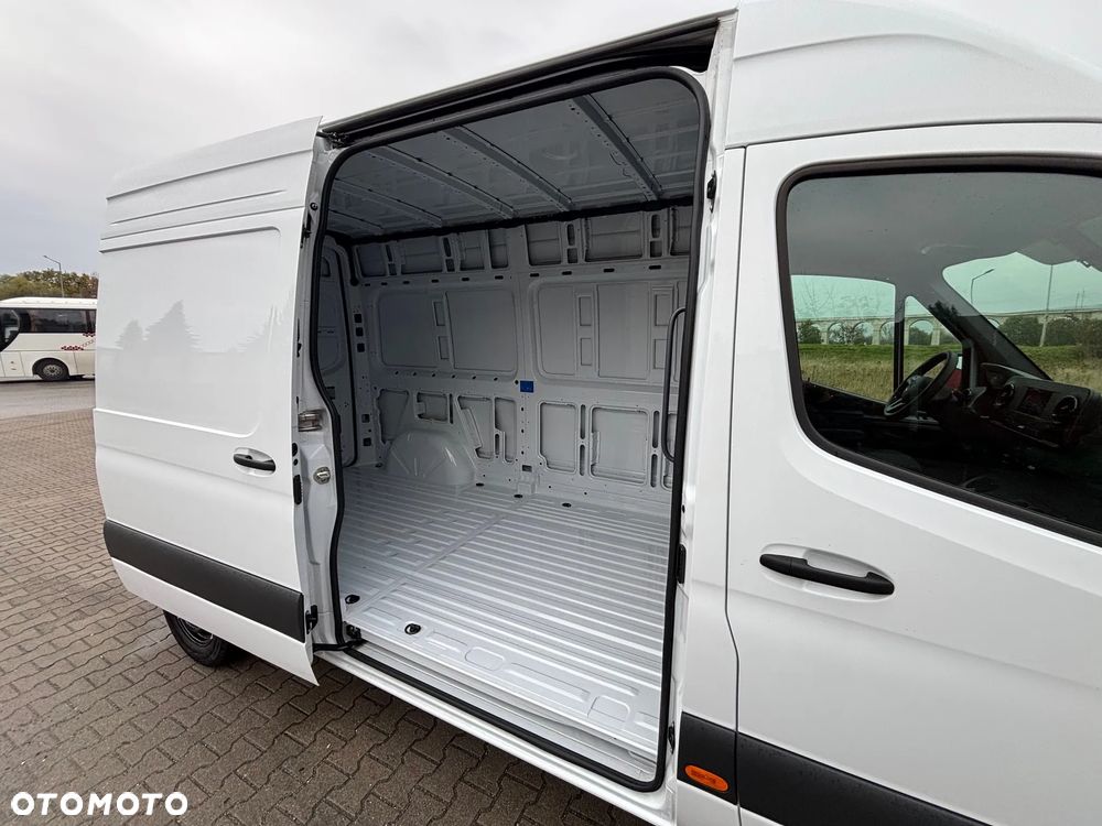 Mercedes-Benz SPRINTER - 4