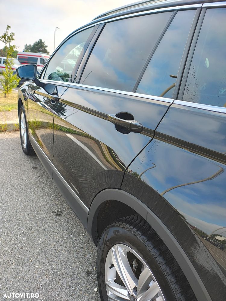 Volkswagen Tiguan 2.0 TDI SCR 4MOTION DSG Elegance - 29