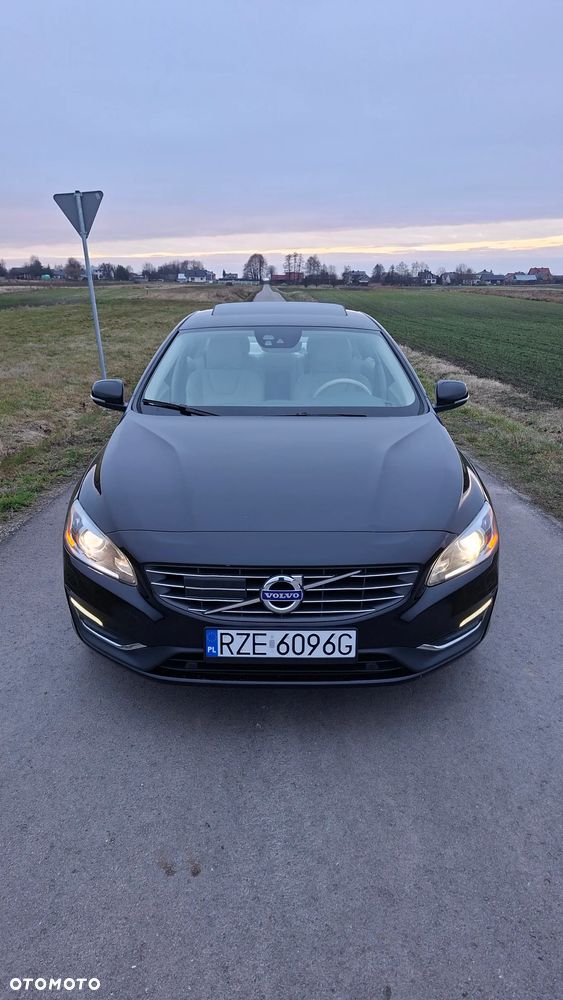 Volvo S60 - 1