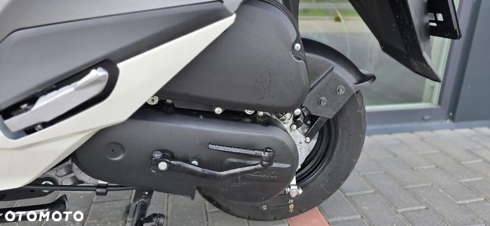 Suzuki Avenis - 37