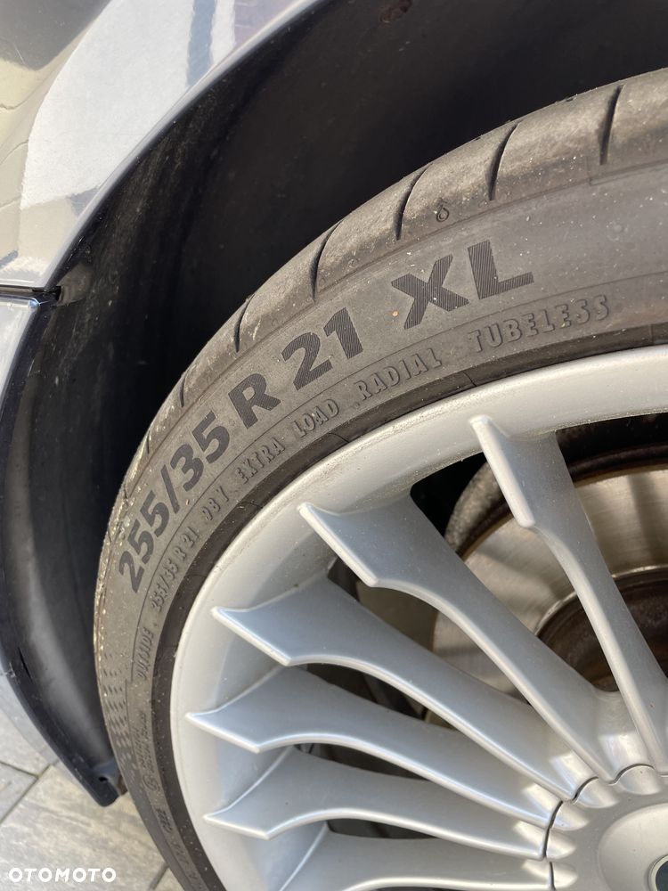 BMW Seria 7 745i - 8