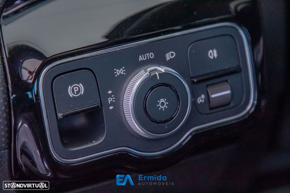 Mercedes-Benz A 250 e 8G-DCT AMG Line - 36