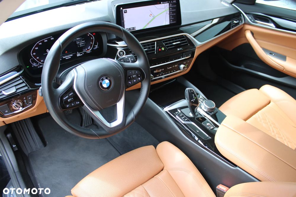 BMW Seria 5 530i xDrive mHEV - 14
