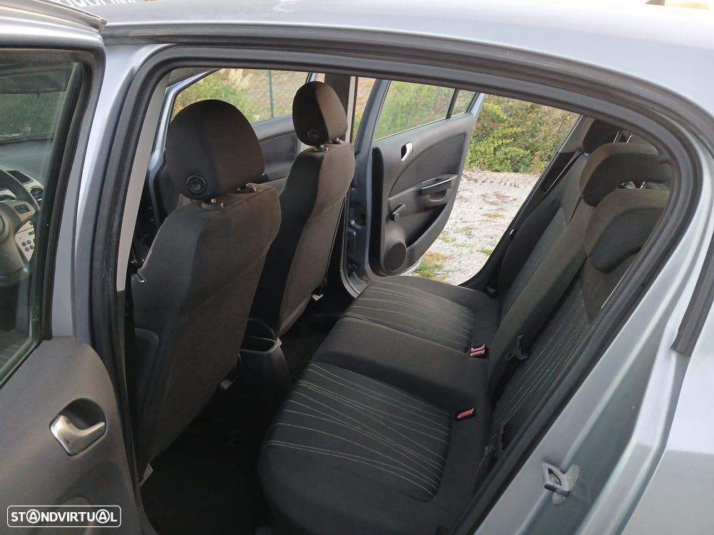 Opel Corsa 1.2 Cosmo - 4
