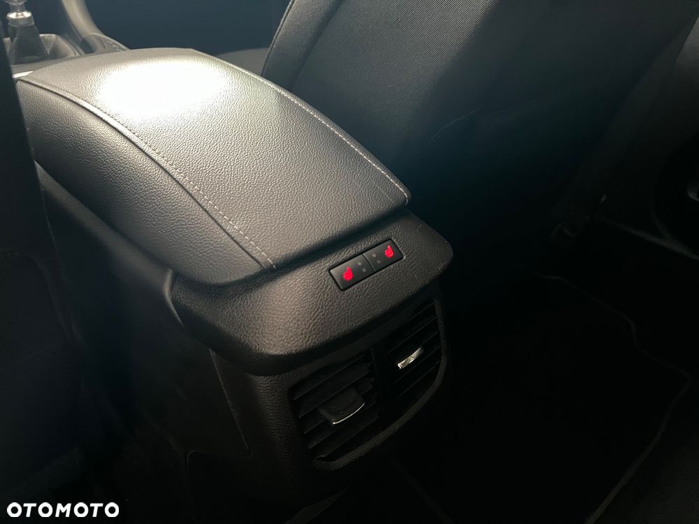 Ford Mondeo 2.0 EcoBlue Titanium - 35