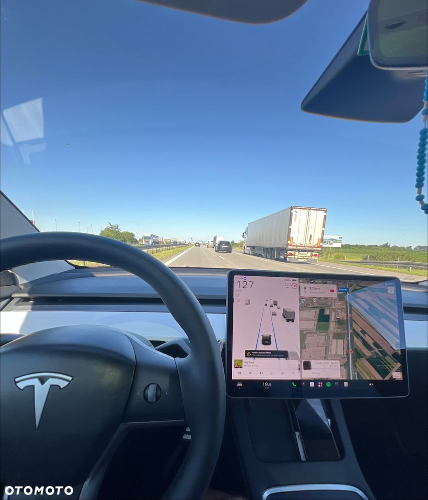 Tesla Model 3 - 8