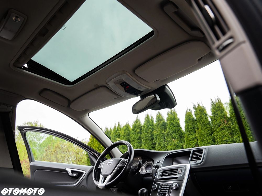 Volvo V60 D4 Momentum - 28