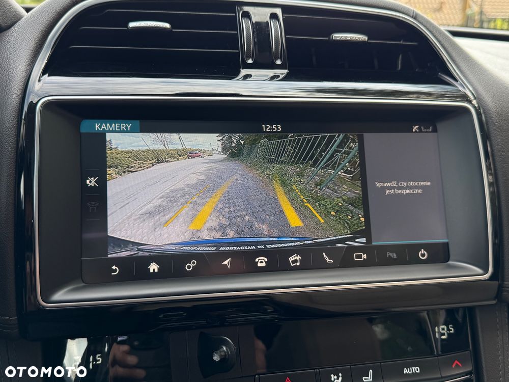 Jaguar F-Pace 25t AWD Prestige - 33