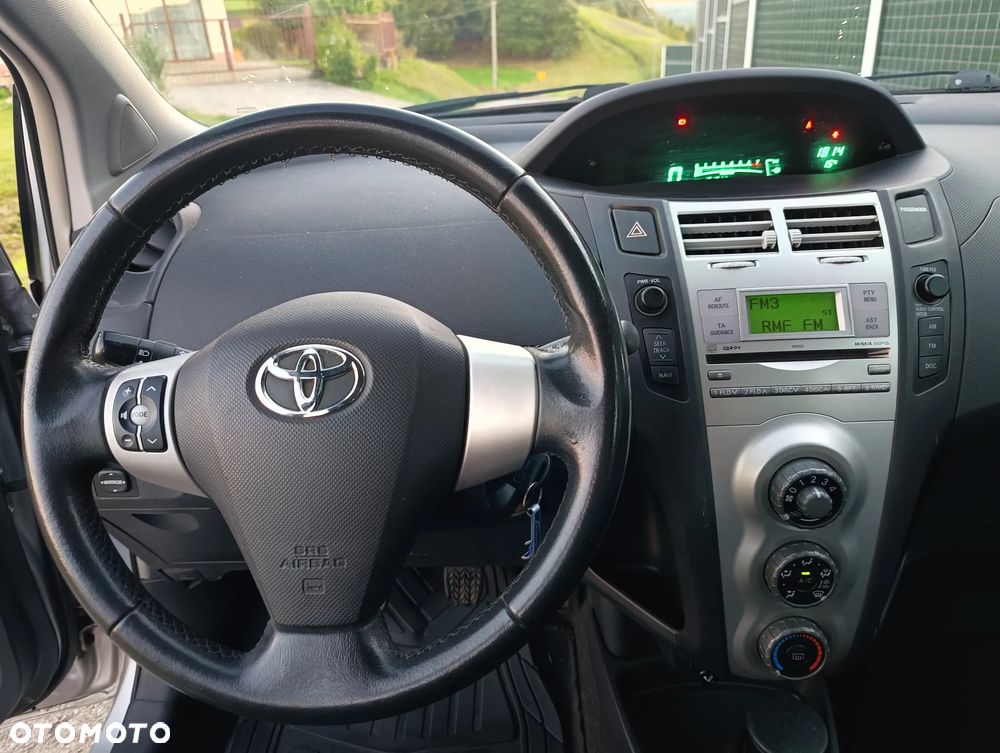 Toyota Yaris 1.3 Sol Premium - 32