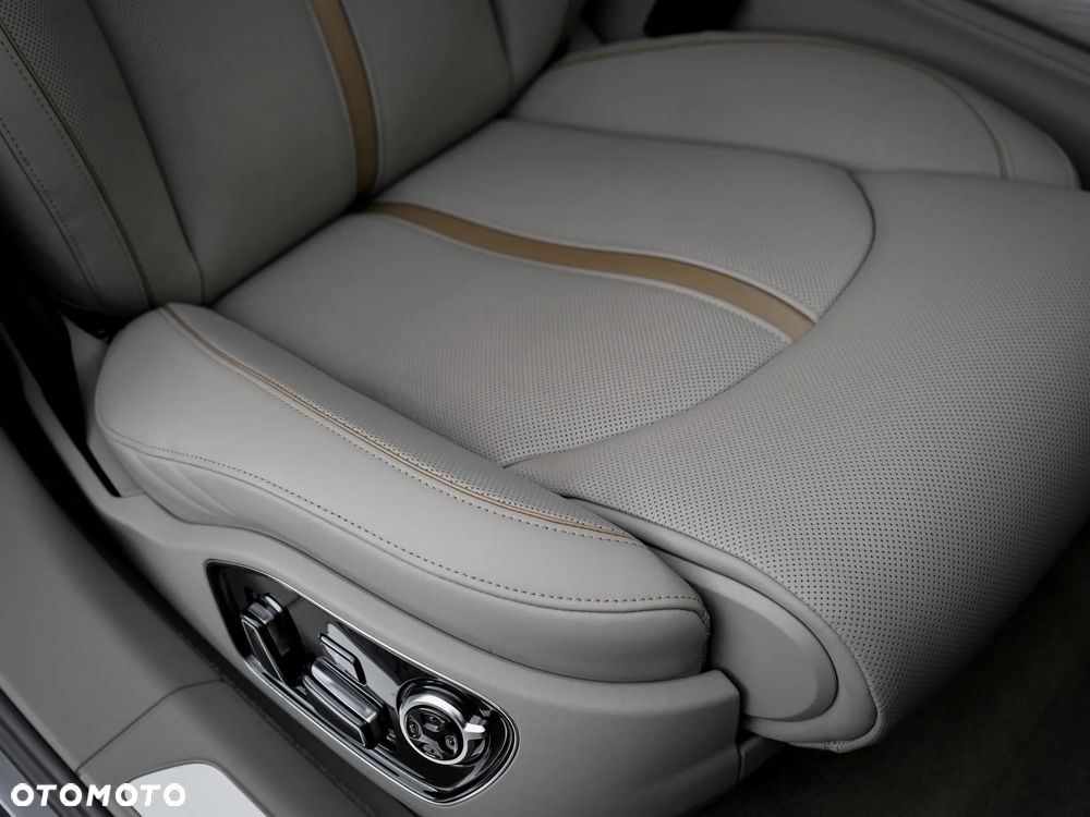 Audi A8 W12 6.3 FSI quattro tiptronic Lang - 29