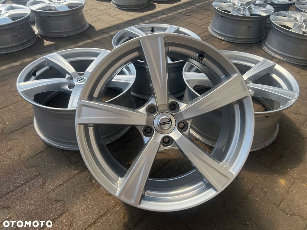 KOMPLET FELG FELGI ALU VOLVO V60 V90 S60 S90 XC40 18 ET42,5 ORYGINALNE