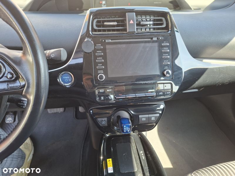 Toyota Prius (Hybrid) Executive - 14