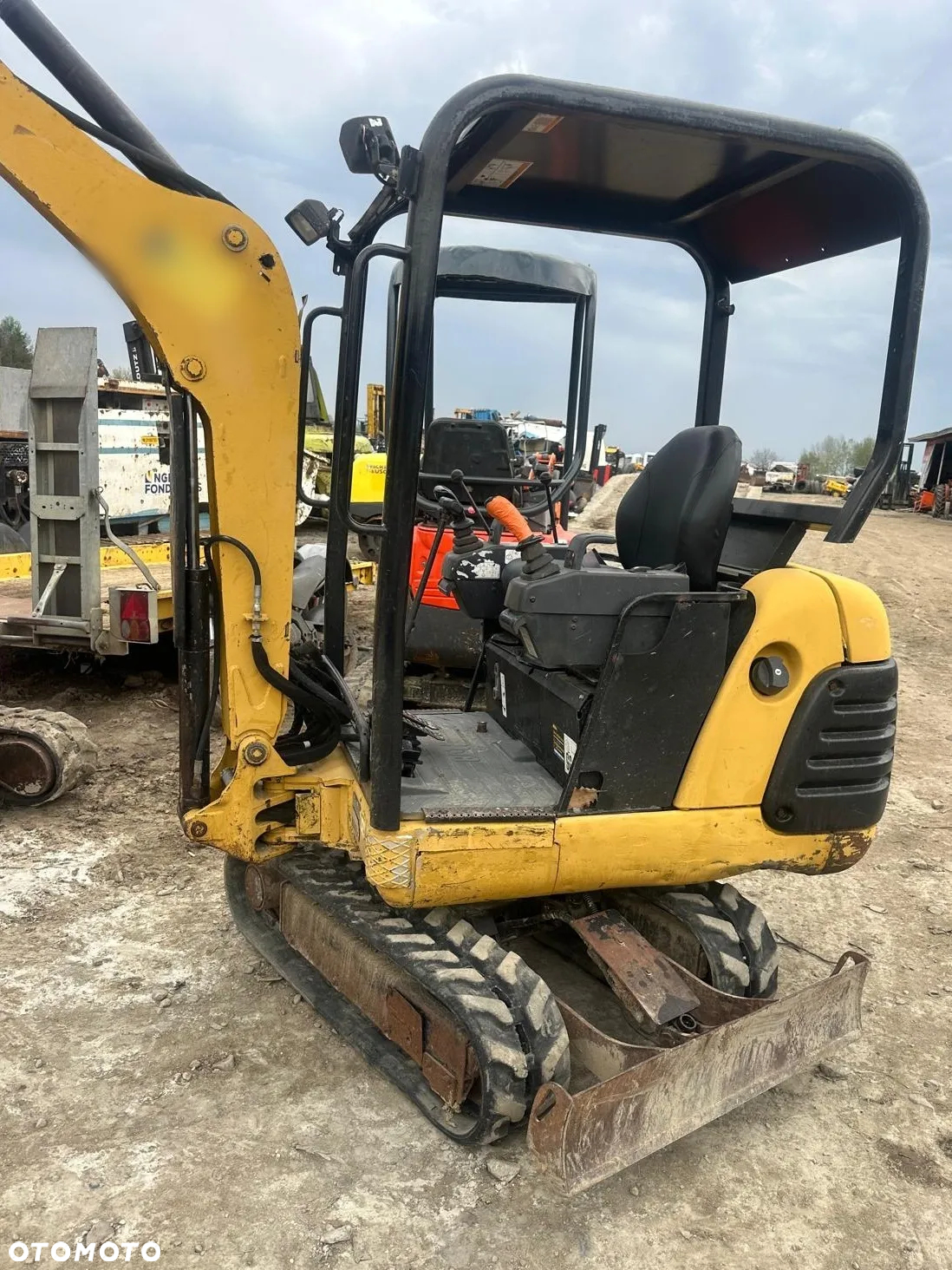 Caterpillar Minikoparka Gąsienicowa CAT Caterpillar 301 Osprzęt 2 Tony - 2