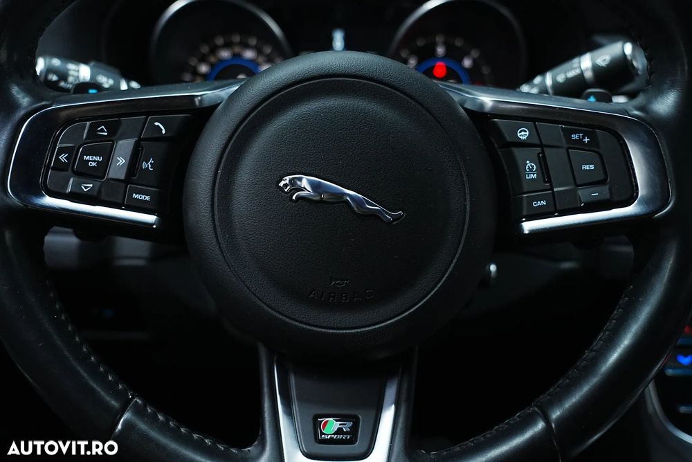 Jaguar XF 20d RWD E-Performance R-Sport - 27