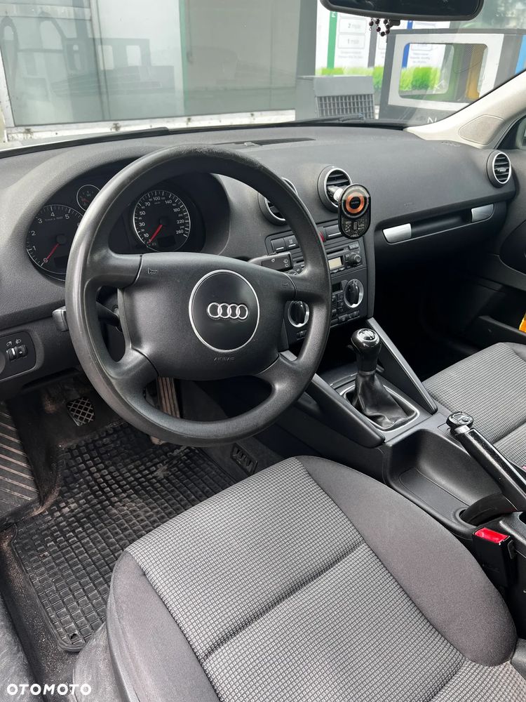 Audi A3 1.6 Ambiente - 3