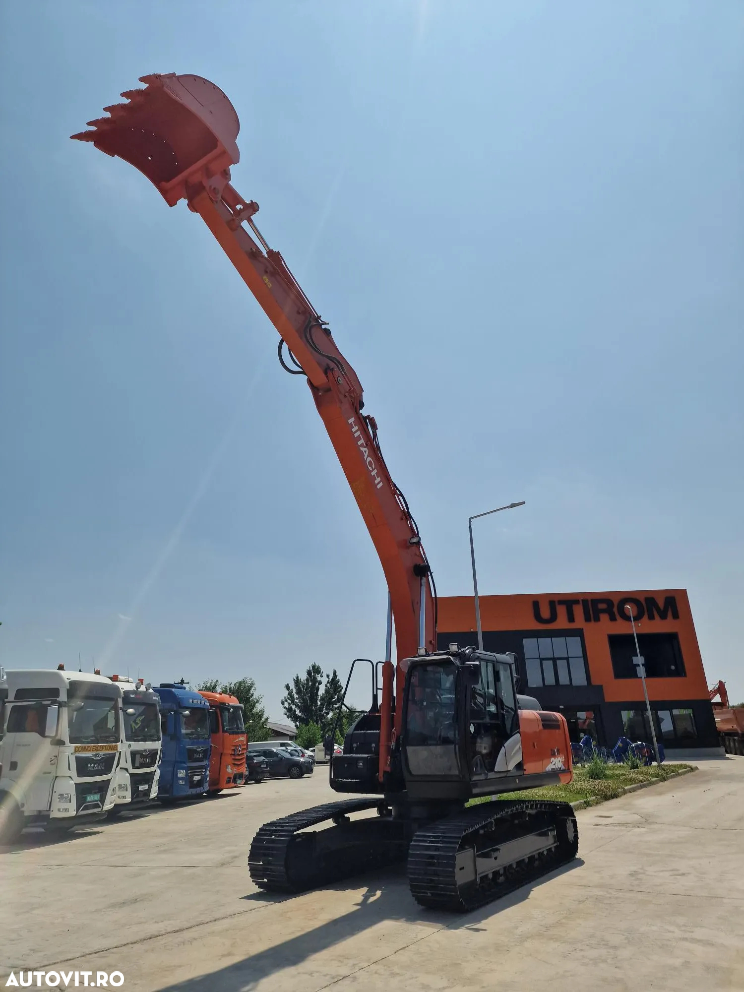 Hitachi ZX210, 2019, 23t, 4.888h, cupa NOUA 1,3mc-96.900 EUR+Tva, camera spate, camere laterale, inst picon, aer cond climatronic, consum 11l/h,. 3 pompe hidr HITACHI, inst picon, lant 90% ok 480h mars, posbilitate leasing 4 ani-PROMOTIE 96.900 EUR+Tva - 25