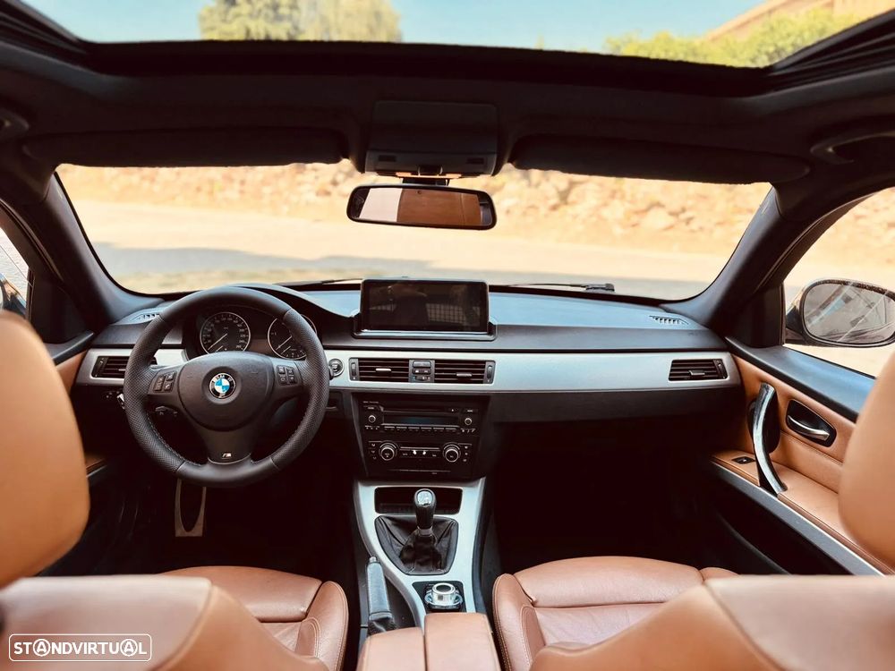 BMW 320 d Touring - 12