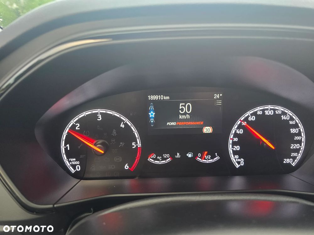 Ford Focus SW 2.0 EcoBlue ST - 29