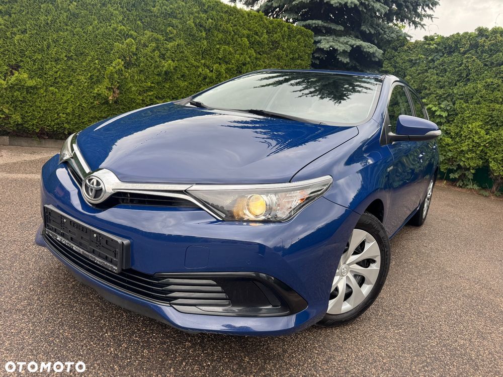 Toyota Auris 1.33 Dual-VVT-i Design Edition - 1