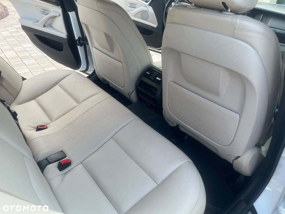 BMW Seria 5 528i xDrive Luxury Line - 14