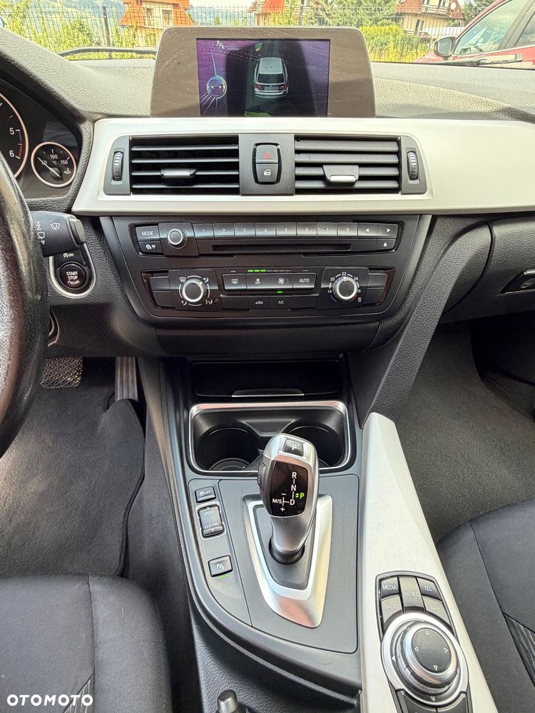BMW Seria 3 320d xDrive - 11