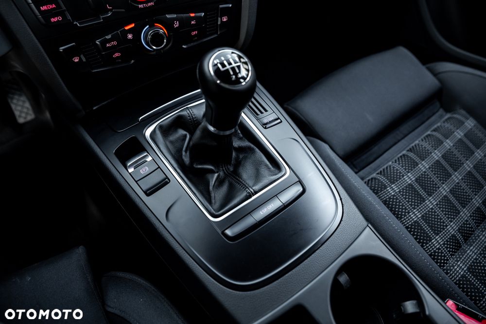 Audi A4 Avant 2.0 TFSI quattro Attraction - 33