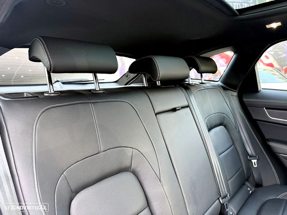 Jaguar F-Pace P250 AWD R-Dynamic S - 34