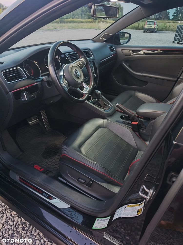 Volkswagen Jetta - 20