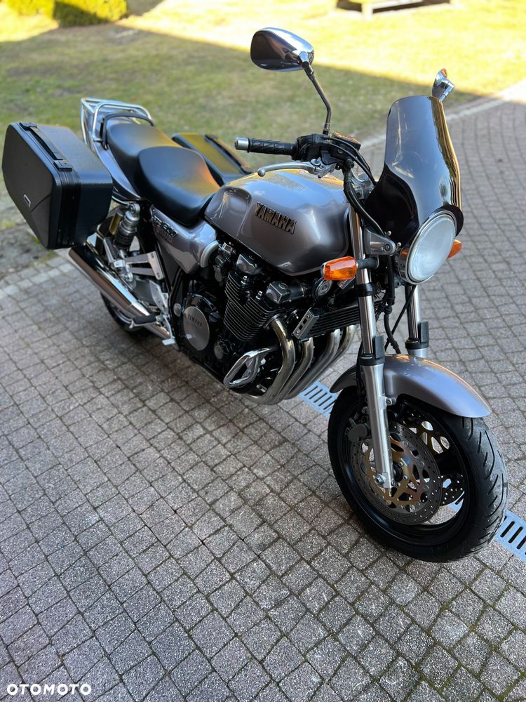 Yamaha XJR - 8