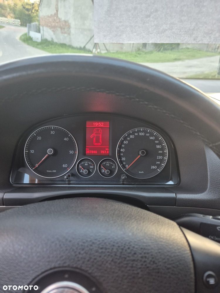 Volkswagen Touran 2.0 TDI DPF Goal - 9