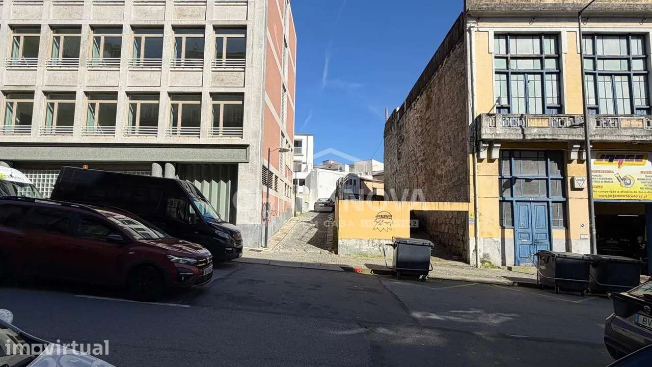 Moradia Para Recuperar, Junto a Ponte Infante no Porto - Grande imagem: 2/11