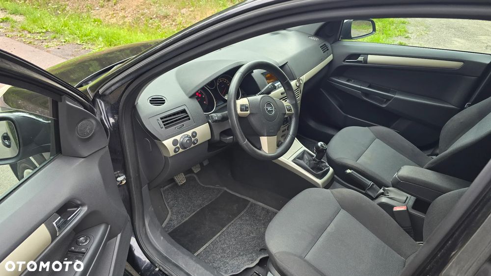Opel Astra 1.9 CDTI - 13