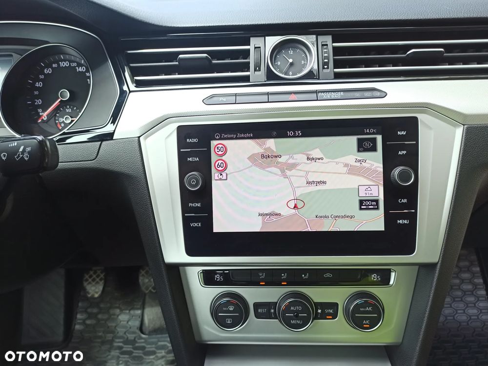 Volkswagen Passat 2.0 TDI SCR Comfortline - 12