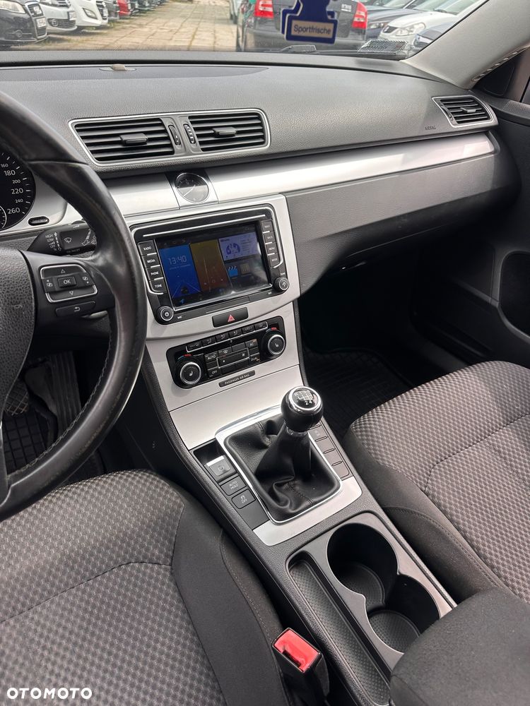 Volkswagen Passat 2.0 TDI Comfortline R-Style - 18