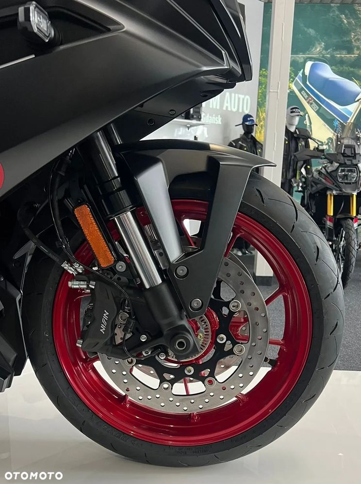 Suzuki GSX-R - 15