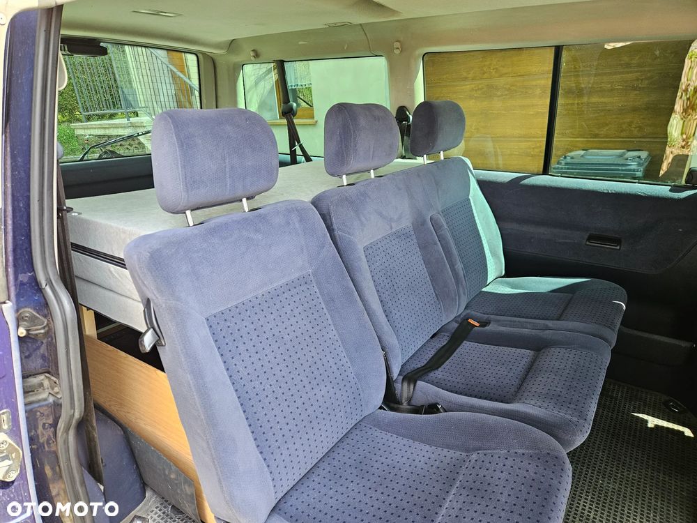 Volkswagen Caravelle - 17