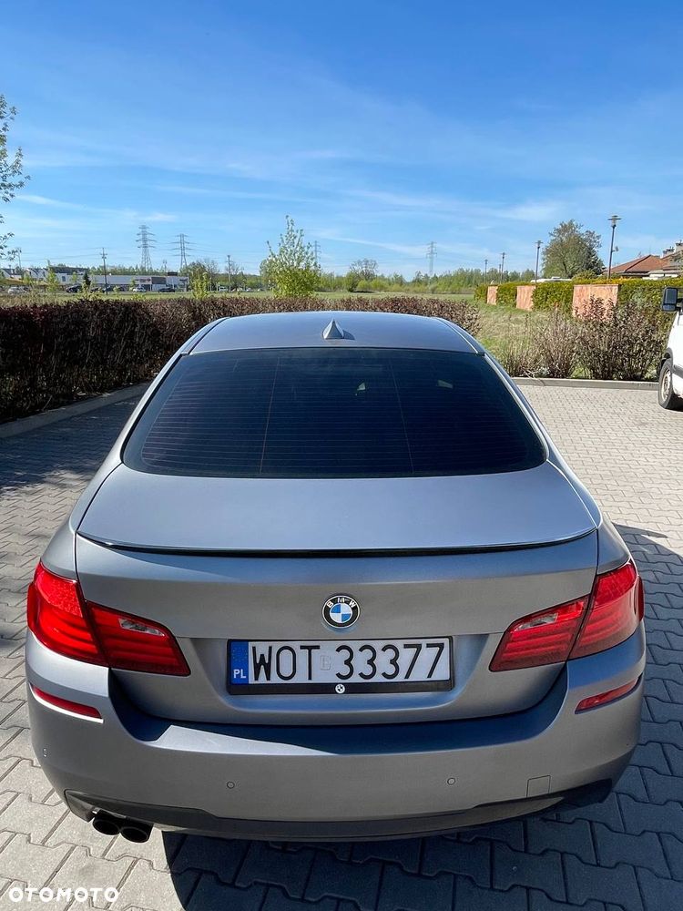 BMW Seria 5 525d xDrive - 11