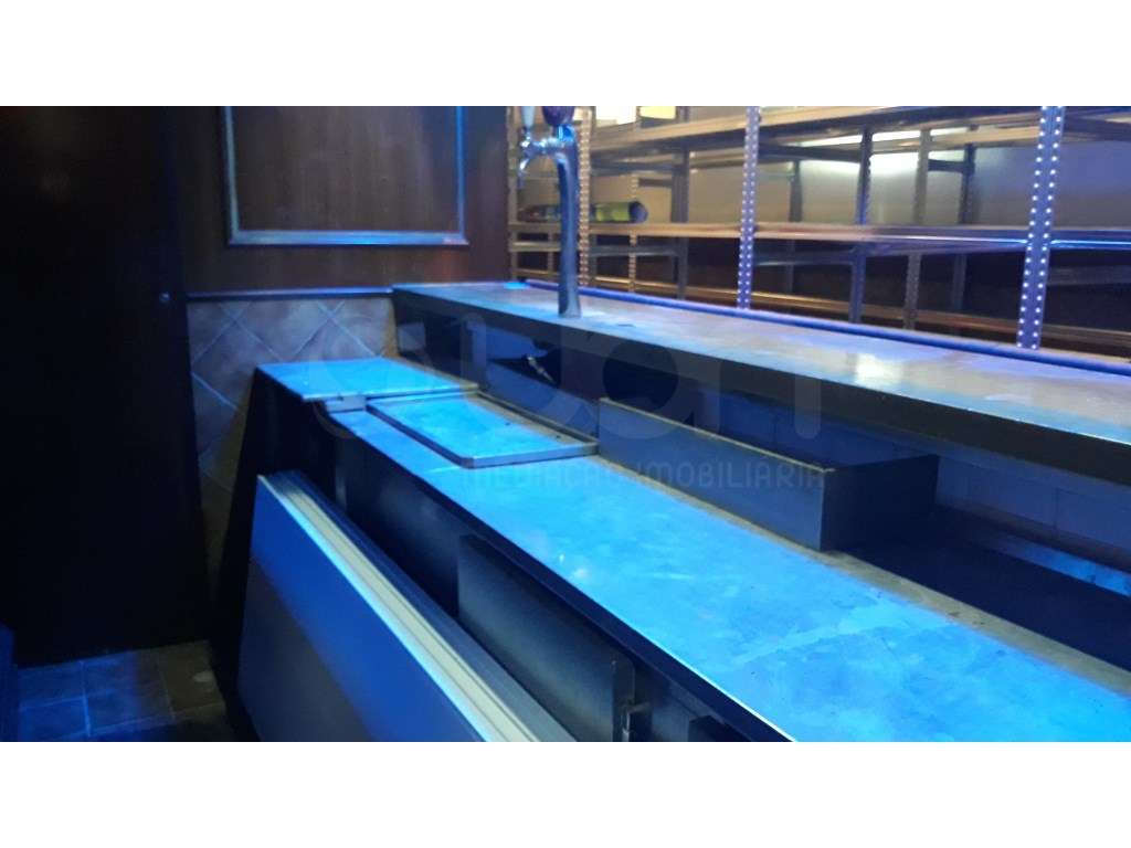 Loja (Bar) na Costa da Caparica (zona mais movimentada). - Grande imagem: 5/8